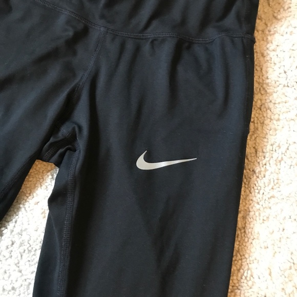 Nike Black Cropped Leggings - Picture 3 of 8